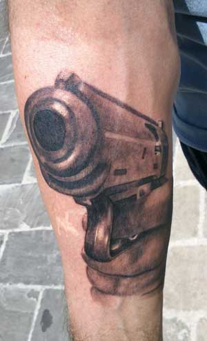 guns-tattoo